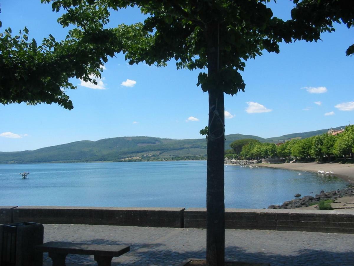 הוילה טרוויניאנו רומאנו La Rosa Sul Lago מראה חיצוני תמונה